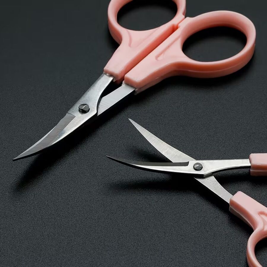 Tijera Rosada Curva para bordados