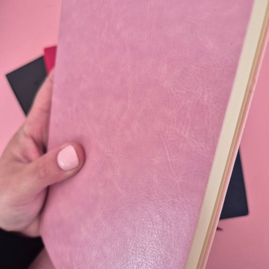 Cuaderno pu tapa semi blanda hojas puntitos A5