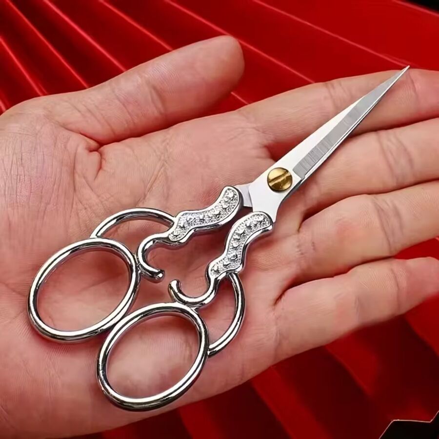 Tijera vintage labrada