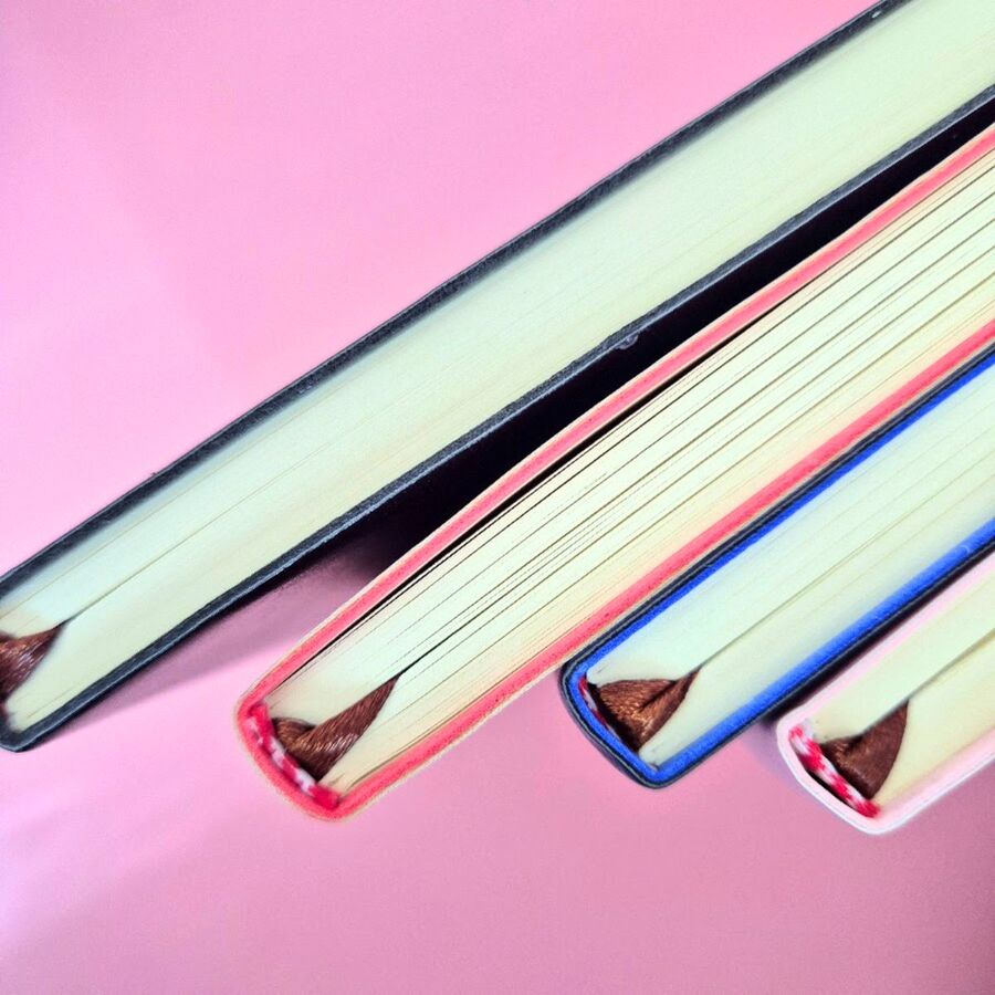 Cuaderno pu tapa semi blanda hojas puntitos A5